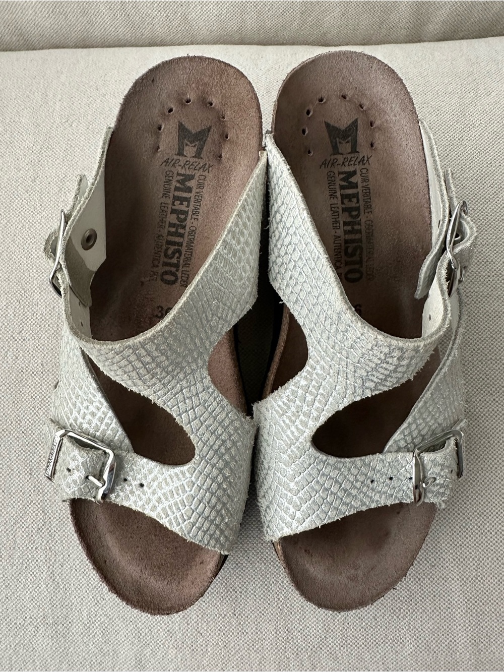 Mephisto Textured Silver Wedge Sandals with Buckle Straps size 36 - Picture 2 of 3